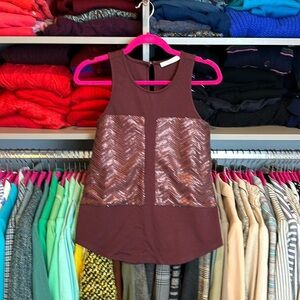Piperlime burgundy sleeveless sequin embellished keyhole back button top size XS